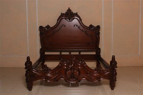 Bei bettenrid finden sie alles für ihre nachtruhe. Barock Bett Valbonne hoch | Betten | Onlineshop | Repro ...
