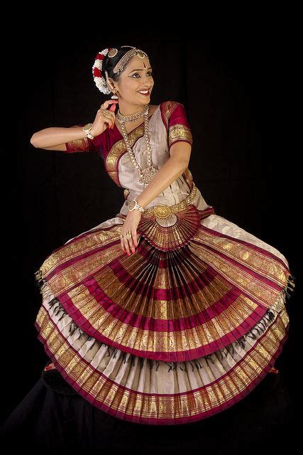 Bharatanatyam A Classic Bharatanatyam Dancer Bharatanatyam Poses Indian Classical Dancer