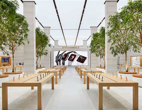 History Of The Apple Store And How They Became So Successful By Yash
