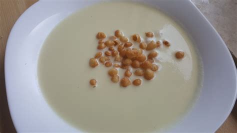 Cvetačna juha - OblizniPrste.si