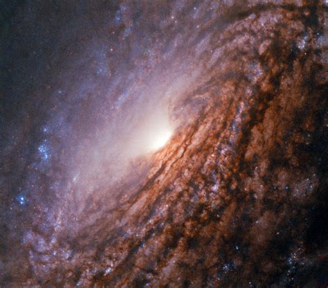 Also called arp 12, it's about 62,000 light years across, smaller than the milky way by a fair margin. Ngc 2608 Galaxia : Angular Momentum And Galaxy Formation ...