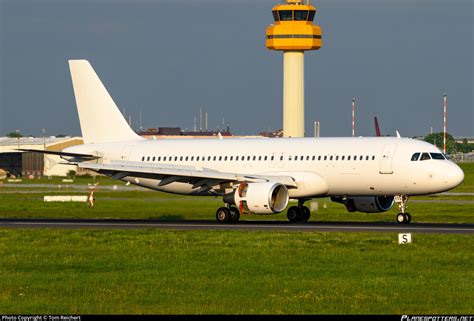 Ly Nvo Avion Express Airbus A320 214 Photo By Tom Reichert Id 1432200