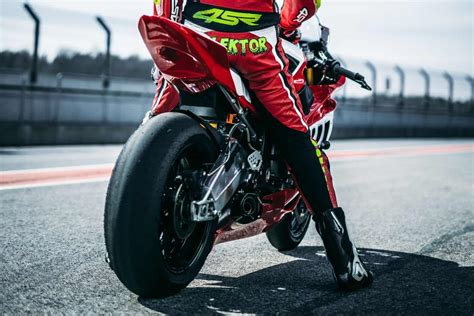 Bike sport news is the place for everything you need to know in the motorcycle racing world, from british superbikes, world superbikes and motogp. Why don't MotoGP bikes have starters? - Two Motion™ - The Motorcycle Enthusiast