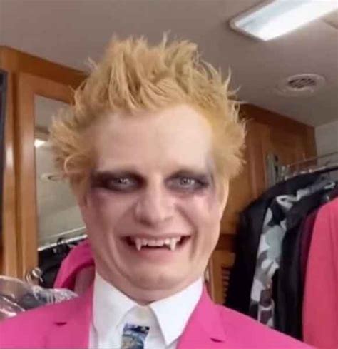 .2021, ed sheeran afterglow, ed sheeran songs, ed sheeran live, ed sheeran lyrics, ed sheeran new song, ed sheeran vampire, ed sheeran vampire video, ed sheeran 2021 song, pop, pop music, ed sheran, badhabits. Ed Sheeran turns joker for 'Bad Habits' video