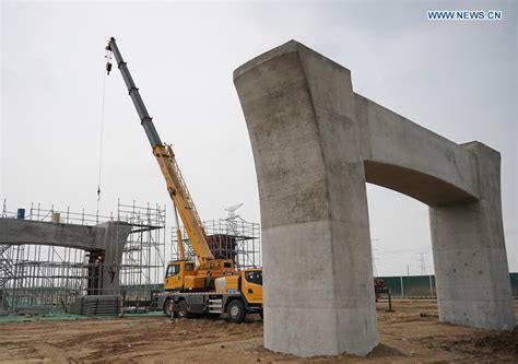 Heiße eingetauchte verzinktem stahl autobahn leitplanke w balken. Autobahn Beijing-Xiongan befindet sich im Bau_China.org.cn