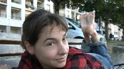 französische brünette zeigt ihre stinkenden füße xhamster