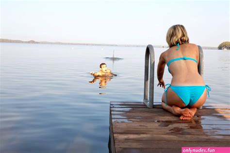 Sohni Ahmed Shows Off Her Slender Body In A Blue Bikini At The Beach In