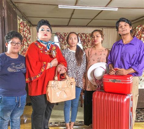 Saksikan drama kampung people di slot lestary setiap hari rabu hingga jumaat, 9 malam di tv3 barisan pelakon : Kampung People 2