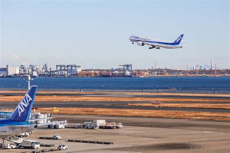 Tokyo Haneda Airport reopens runway closed due to aircraft collision