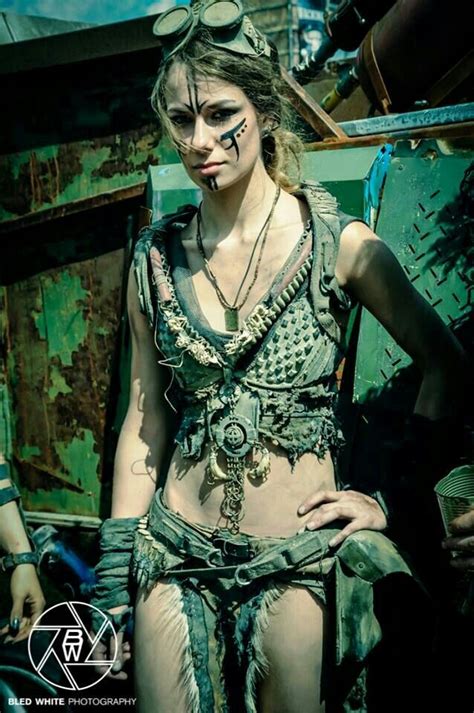 Pin By Cara Wallingford On Fashism Post Apocalyptic Costume Post Apocalyptic Apocalyptic Fashion