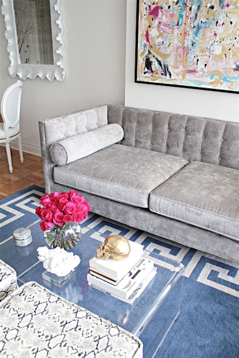 Grey Velvet Tufted Sofa In Chic Living Room Chic Living Room Living Room Decor Living Rooms
