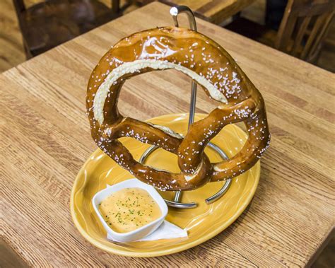 This Massive Soft Pretzel With Beer Cheese Dip Oc 2880x2304 Rfoodporn