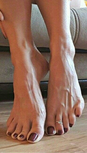 veiny feet