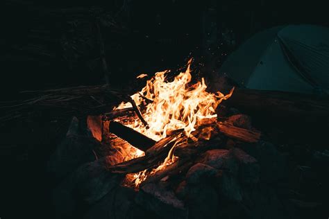 100 Camp Fire Pictures Download Free Images On Unsplash