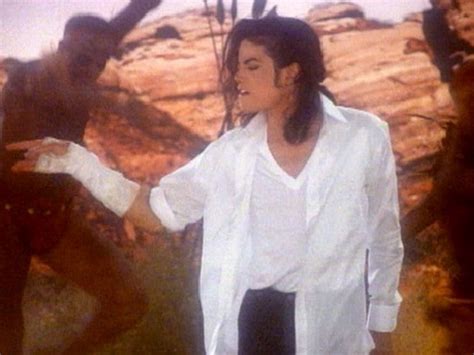 On the dangerous dvd release, the end of the video has been slightly changed. Black Or White: O universo de Michael Jackson retratato