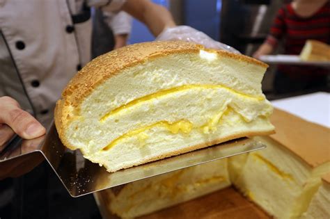 It actually tastes like traditional baked cake, but way softer. Original Cake Is Giving Out 800 Castella Cakes At Their ...