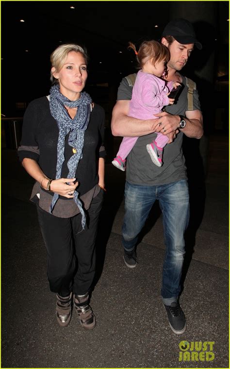 Chris Hemsworth Carries India In His Muscular Arms At LAX Photo Celebrity Babies