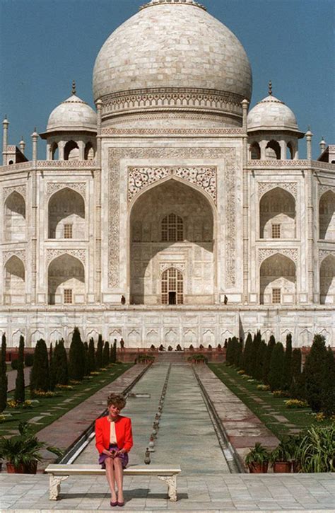 Prince William Banishes Ghosts Of The Past With Taj Mahal Photo Nz Herald