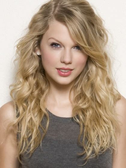 Taylor Swift Impressive Capless Wavy Synthetic Wig Hairstyles