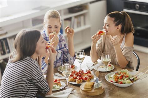 Arma El Panorama Mujeres Que Salen Dos Veces Por Semana Con Sus Amigas Tienen Mejor Salud Fmdos