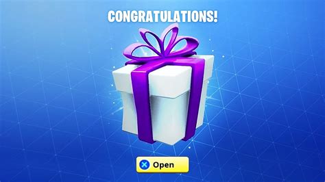 OPENING A FREE GIFT BOX IN FORTNITE What S Inside YouTube