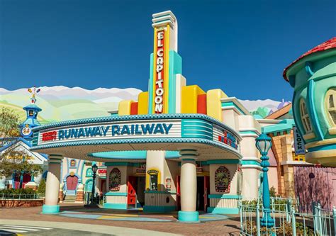 Mickey And Minnies Runaway Railway Debuts At Disneyland With 20