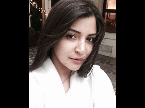 Anushka Sharma Spotted Without Makeup On The Sets Of Phillauri Latest