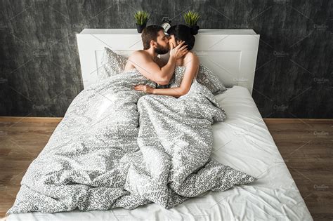Man And Woman In The Bed Without Clothing Clotheszc