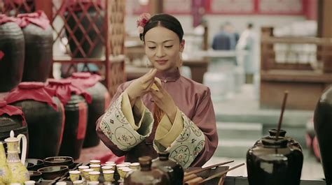 During the 6th year of the qian long's reign, wei ying luo finds her way to the forbidden city as a palace maid to investigate the truth behind her older sister's death. Story of Yanxi Palace Chinese Drama Recap: Episodes 43-44