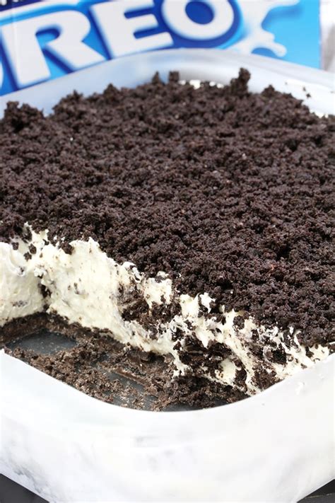 To make such a quick treat to the festive. This Easy Frozen Oreo Dessert is light, frozen summer dessert