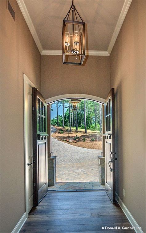 Butler ridge house plan photos don gardner house plans. The Butler Ridge #1320-D foyer makes a grand entry! http://www.dongardner.com/house-plan/1320-D ...