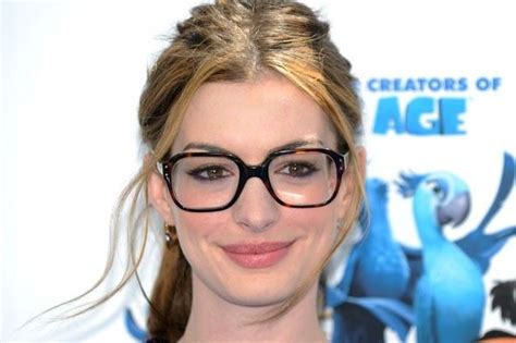 Anne Hathaway People With Glasses Glasses Trends Chic Glasses