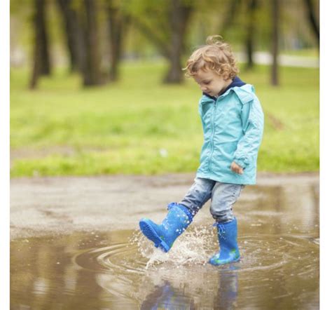 It is also a great way to calm overwhelmed little people, and it also offers lots of learning opportunities. What toddlers learn from water play - Today's Parent