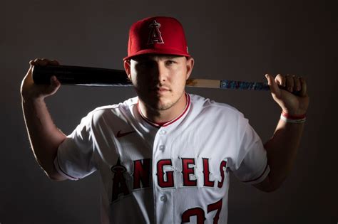 Watch Mike Trout Launch Golf Ball Out Of Driving Range And Deep Into Night Daily News