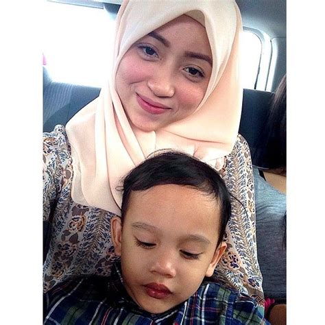 Nampaknya kontroversi oktovia manrose dan aliff aziz masih belum dapat dilupakan. Gambar Octavia Manrose Dan Anak Lelakinya | Azhan.co
