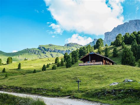 De alpe di seceda ligt aan de zonnige kant van val gardena en leent zich voor een ideale wandeling met waanzinnige panorama's. Wandern in den Dolomiten: Seceda