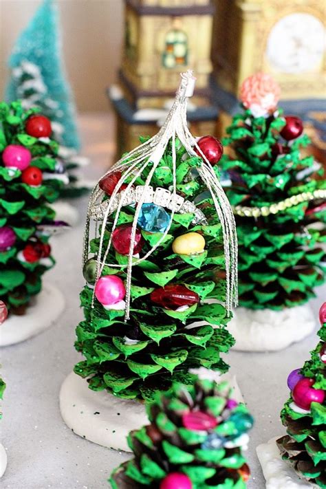 Mini Christmas Tree Made From Pine Cones Craft Projects