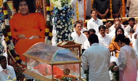 Bollywood Stars Celebrities Visit Body Of India Guru Sathya Sai Baba