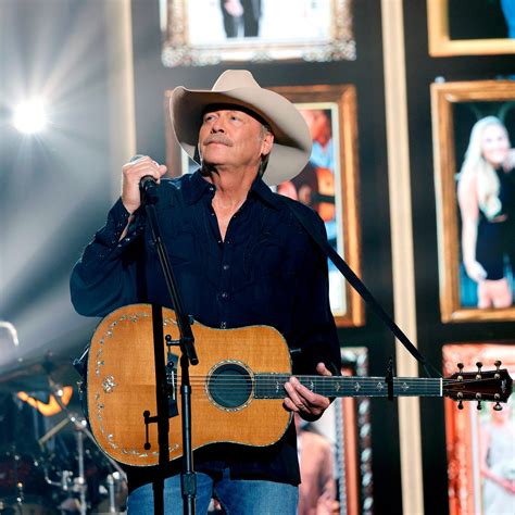 Alan Jackson fans plead ‘where are you?’ after country singer stays