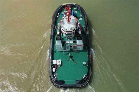 Two Rastar 3200 Cl Tugs Delivered To Yiu Lian Dockyards Ltd Robert