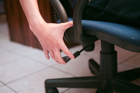 How to Adjust Office Chair Height: 8 Steps (with Pictures)