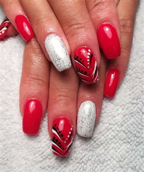 1.2 rojo con negro y plata. Pin en Decoracion de uñas rojas