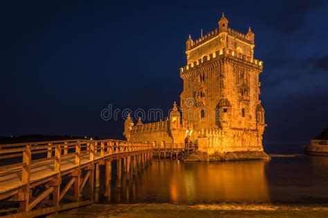 De stad ligt in het centraal westelijke deel van het land op de oevers van de rivier de taag niet ver van de atlantische oceaan vandaan. De Toren Of Torre DE Belem Van Belem In Lissabon, Portugal ...