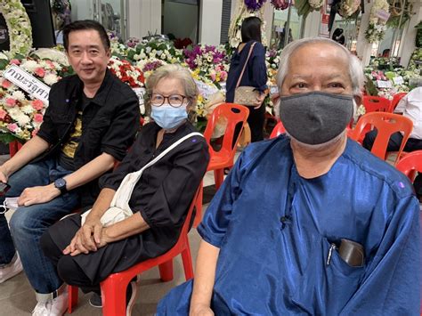 นายสุชาติ สวัสดิ์ศรี ศิลปินแห่งชาติ โพสต์ผ่านเฟซบุ๊ก ระบุว่า หมอบุญ ที่ถูกกีดกันเรื่องวัคซีนให้ข่าวว่า ตัวเลขผู้ติดเชื้อและ. 'สุชาติ สวัสดิ์ศรี' ชี้ ข้อเขียน 'ฐากูร' สะท้อนความเชื่อใน ...