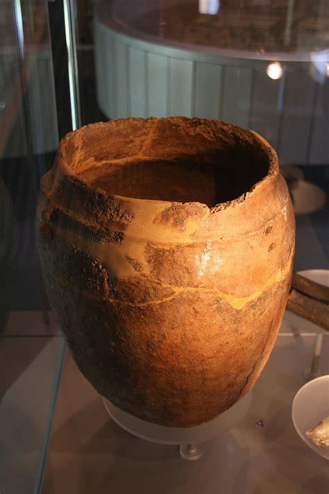 Borger - Hunebedcentrum. De hunebedbouwers maakten 5000 jaar geleden