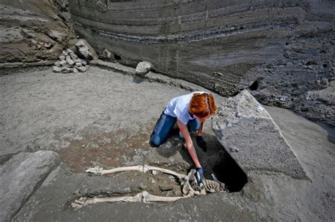 Massive Stone Crushed Pompeii Man Trying To Flee Volcano Archaeologists Say National