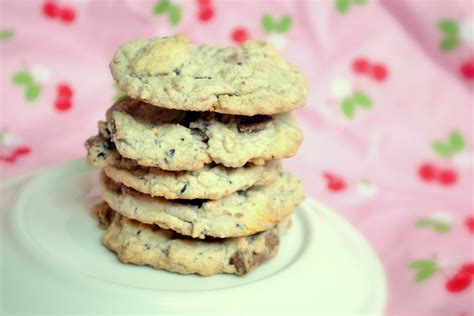 Stir in the oreos and white chocolate chips. What Katie's Baking: Oreo Pudding Cookies with Cookies 'n ...