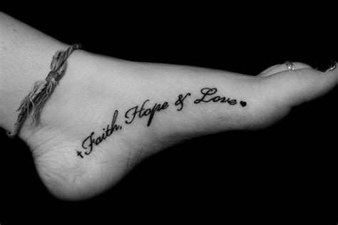Lettrage pour un flanc (aide projet, et tatoueur). Tout savoir sur le tatouage lettrage