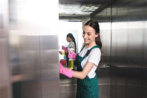 How Commercial Cleaning Professionals Benefit Businesses? - Big Bang Blog