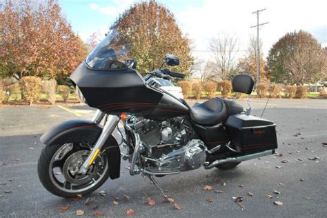 I liked the look of the 2011 road glide custom and i bought one without anymore than a shirt test ride. 2011 Harley-Davidson Road Glide Custom - FLTRX - Passenger ...